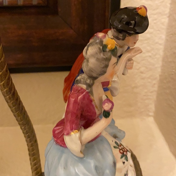 Vintage Boudoir matched pair of lamps without shades - Picture 9 of 14